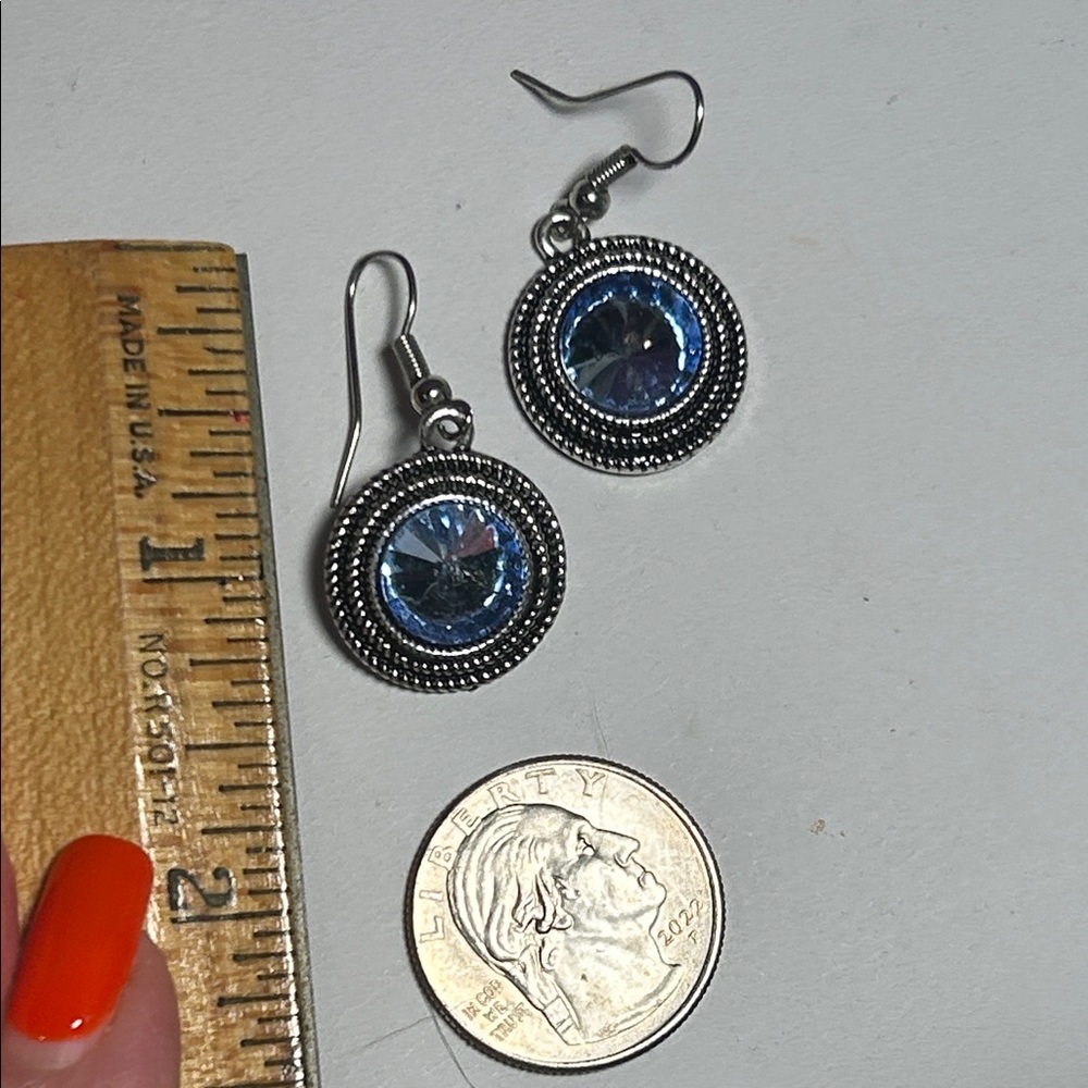 Elegant Silver and Blue Faceted Earrings - Picture 6 of 6